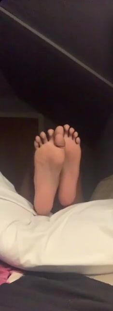 My friend lets me jerk off 2 her size 10 soles on ft ❗️❗️♥️ lmk if ya wanna see more of her dm me selling vids of her