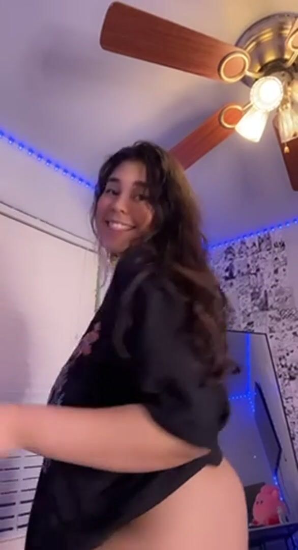Would you fuck a Venezuelan girl like me raw?