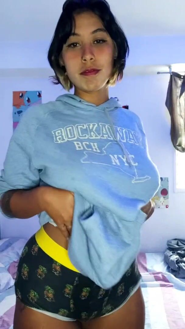 Boobs out!