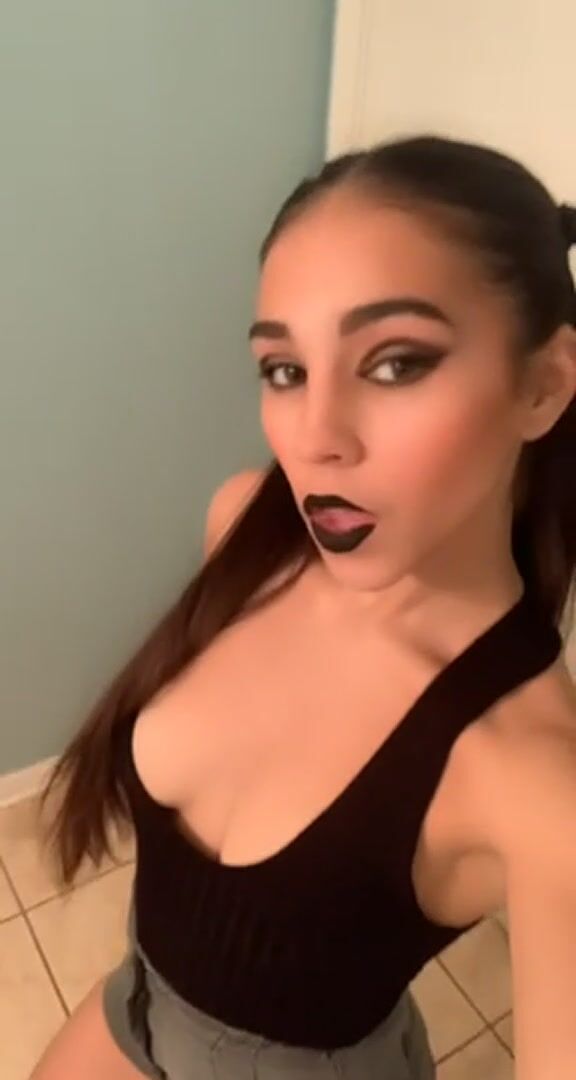 Do we support goth latinas here ❓ i just like to mix it up