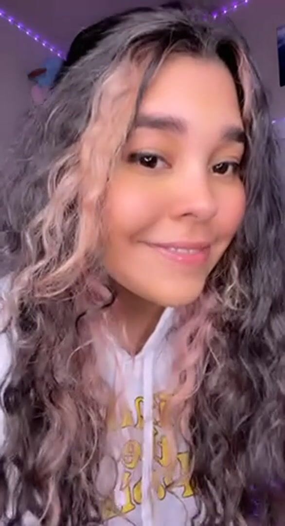 Do you prefer mi culo o mis tetas?????????