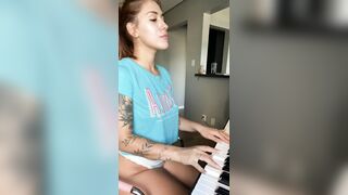 Latinas: Hit me up for a sexy exclusive piano class ;) #3