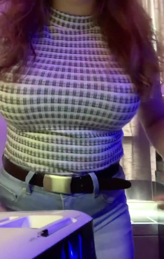 Here’s a small video i made in my new dorm at school! ????