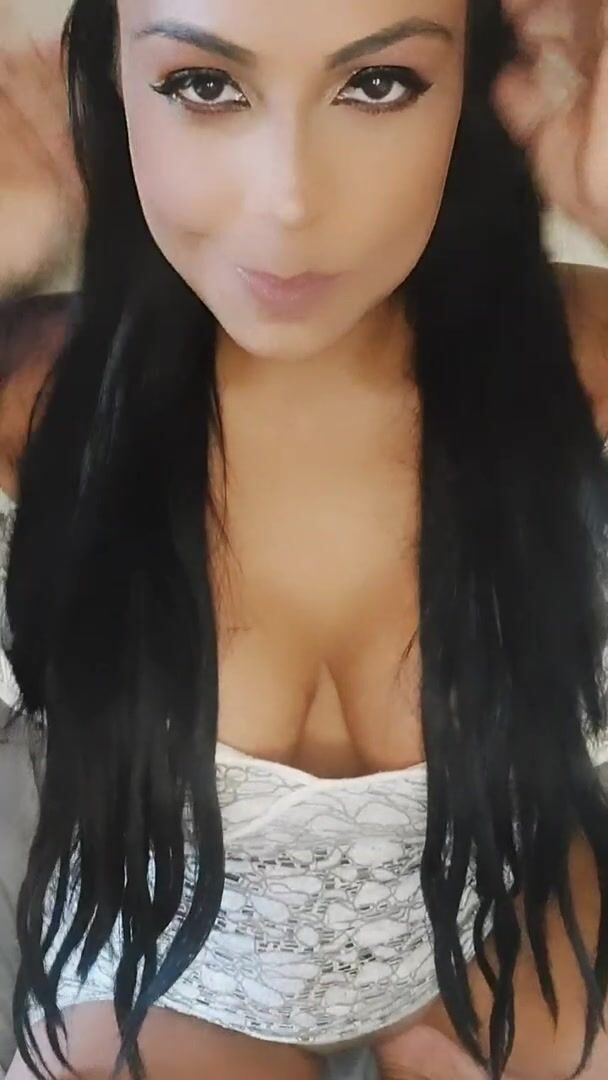 Hi Papi???? react Only if You are into Venezuelan Girls????????