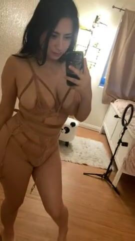 I’m short enough to pick up and have your way with